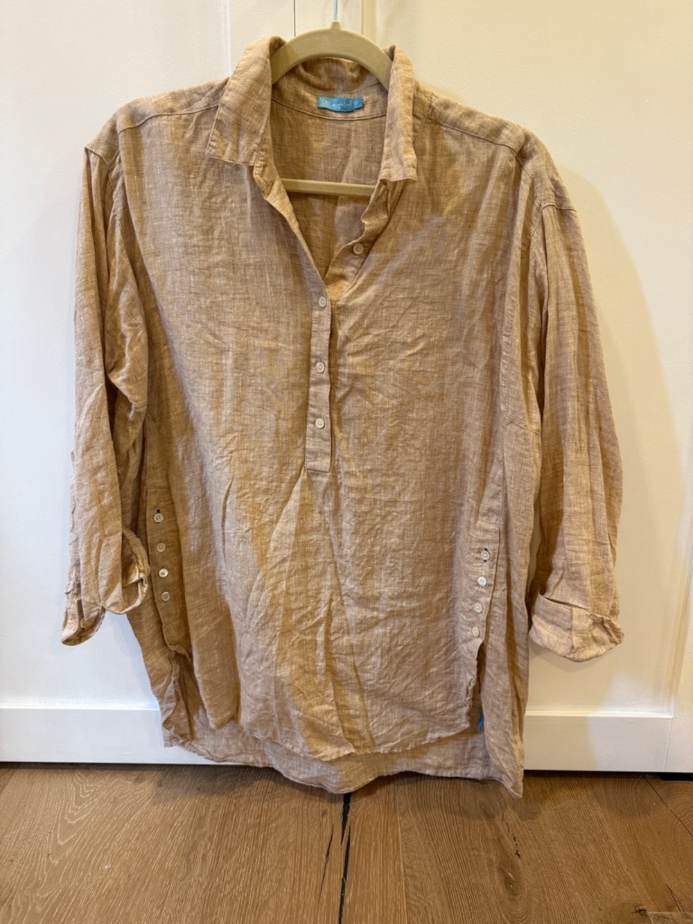 J. McLaughlin Women's Light Tan Linen Button-Down Shirt